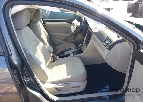 2019 Volkswagen Passat 2.0T Wolfsburg Edition z USA, uszkodzony, nr VIN 1VWLA7A36KC014480